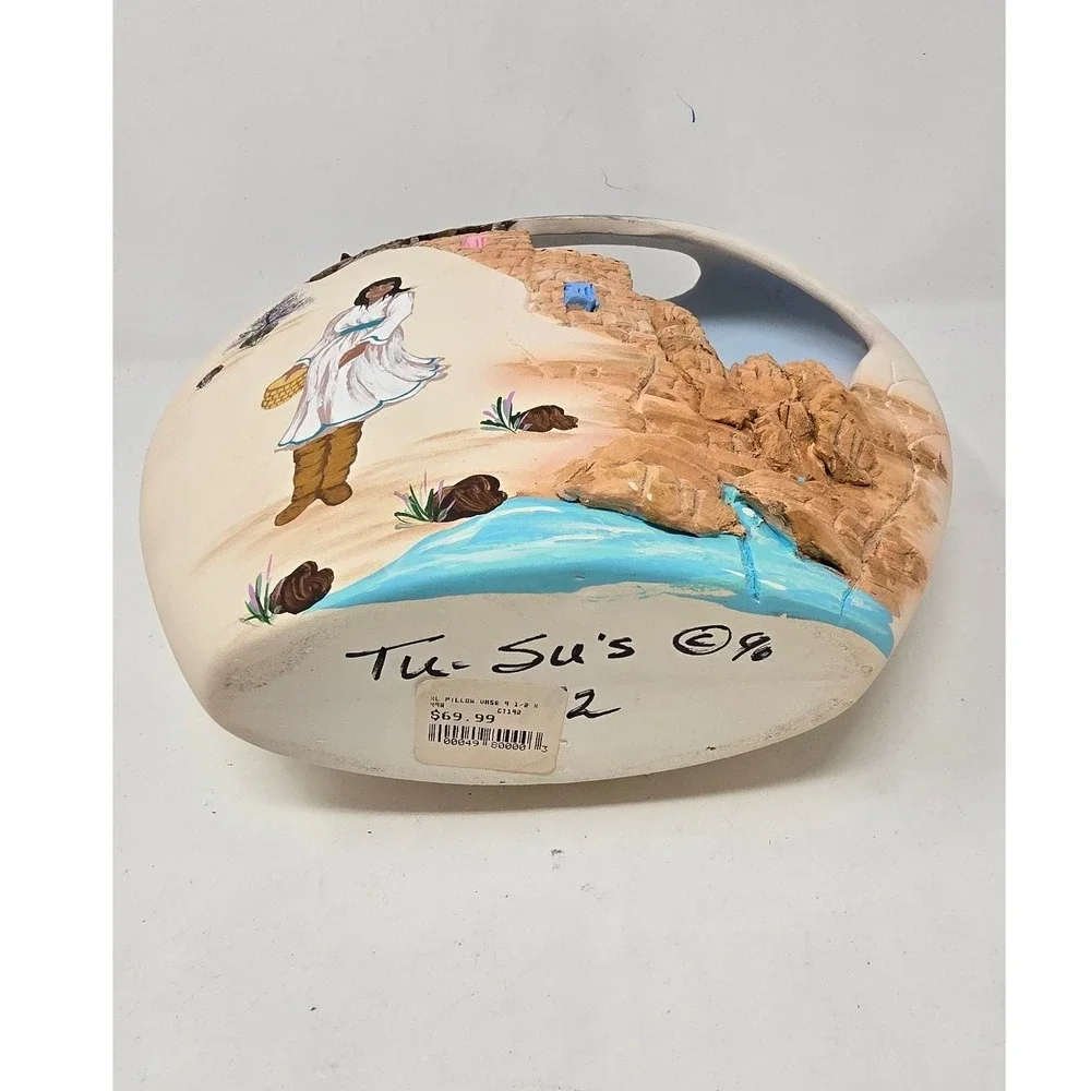 Vtg Tu Su's 1990 pillow vase southwest native American carved 3D signed‎ pottery